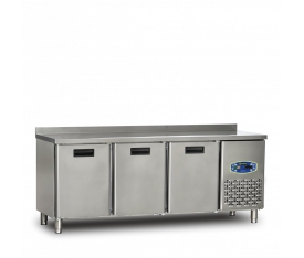 22TDF3S-70 3-DOOR BENCH TYPE DEEP FREEZER